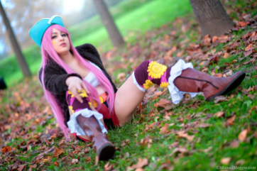 bring_me_the_pizza__bonney_cosplay__one_piece__by_giuzzys-d7aycr8